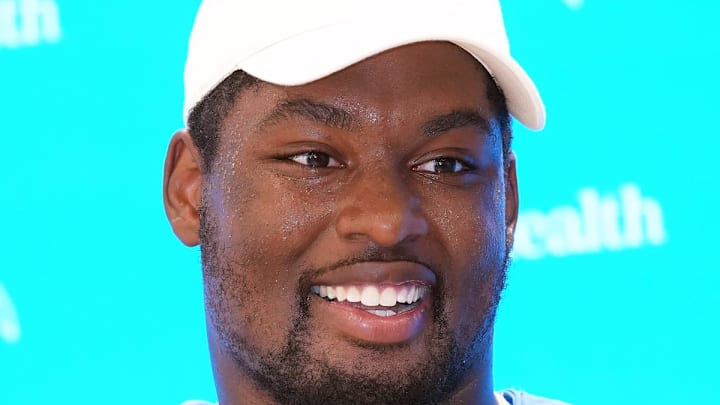 NFL Los Angeles Chargers guard Zion Johnson