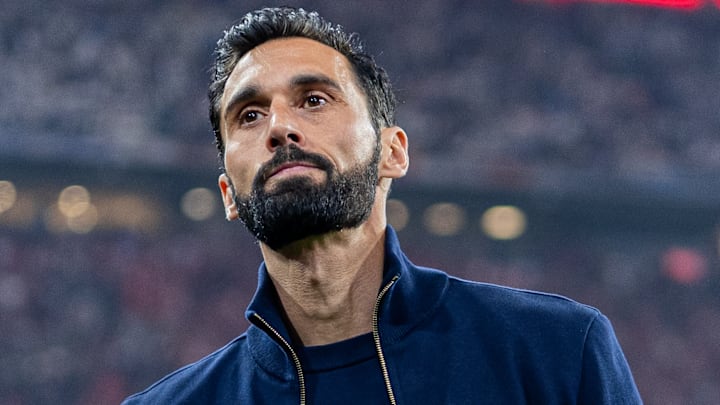 Alvaro Arbeloa meckert gegen die Schiedsrichter