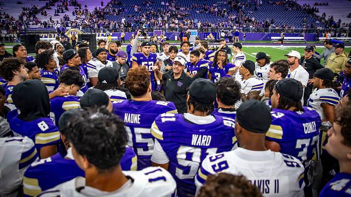 Jedd Fisch addresses his team after the Spring Game.