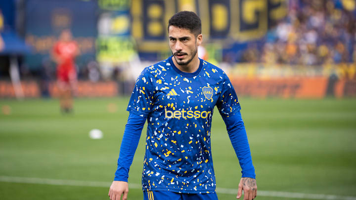 Nicolas Figal of Boca Juniors practices before a Liga...