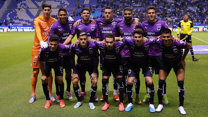 Rayados logró remontar a Puebla para colocarse de forma momentánea en la cima de la tabla.