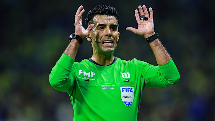 El silbante Adonai Escobedo fue duramente señalado por su polémico arbitraje en la gran final del Apertura 2023.