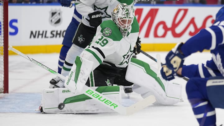 Jan 14, 2025; Toronto, Ontario, CAN; Dallas Stars goaltender Jake Oettinger (29) makes a save against Toronto Maple Leafs forward William Nylander (88) during the first period at Scotiabank Arena. Mandatory Credit: John E. Sokolowski-Imagn Images