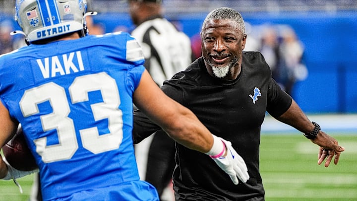 Detroit Lions defensive coordinator Aaron Glenn shakes hands with running back Sione Vaki (33) during warm up before the Tennessee Titans game at Ford Field in Detroit on Sunday, Oct. 27, 2024. Detroit Lions defensive coordinator Aaron Glenn shakes hands with running back Sione Vaki (33) during warm up before the Tennessee Titans game at Ford Field in Detroit on Sunday, Oct. 27, 2024.