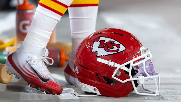 Aug 9, 2025; Glendale, Arizona, USA; Detailed view of a Kansas City Chiefs helmet during a preseason NFL game at State Farm Stadium. Mandatory Credit: Mark J. Rebilas-Imagn Images Aug 9, 2025; Glendale, Arizona, USA; Detailed view of a Kansas City Chiefs helmet during a preseason NFL game at State Farm Stadium. Mandatory Credit: Mark J. Rebilas-Imagn Images
