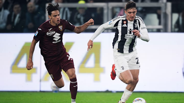 Andrea Cambiaso (R) of Juventus FC competes for the ball...