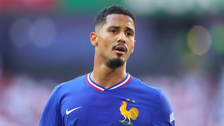 William Saliba, nouveau titulaire dans les compositions de Didier Deschamps pour l'Euro. William Saliba, nouveau titulaire dans les compositions de Didier Deschamps pour l'Euro.