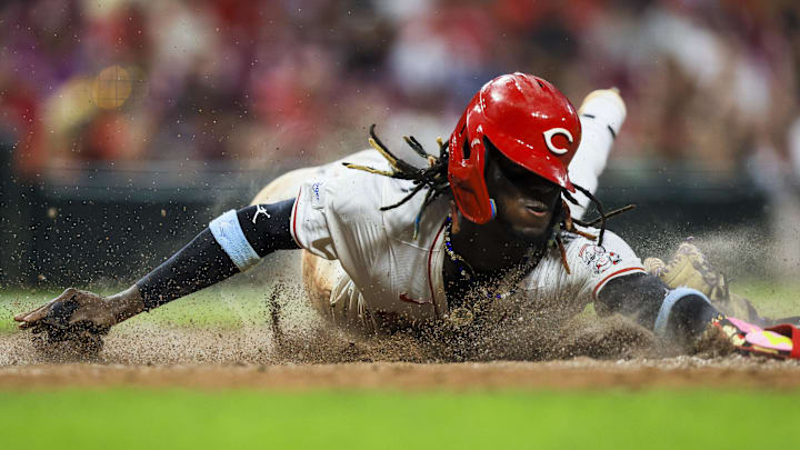 Cincinnati Reds shortstop Elly De La Cruz (44) scores on a RBI single.