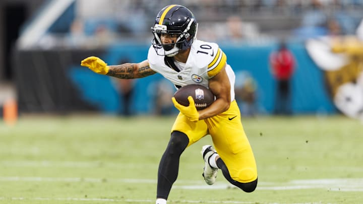 Pittsburgh Steelers wide receiver Roman Wilson (10) 