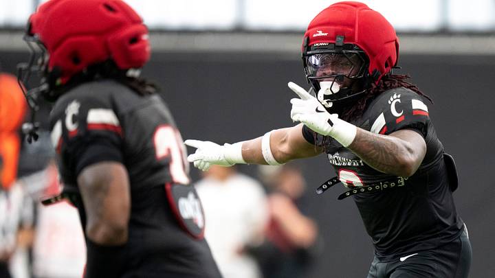 Cincinnati Bearcats defensive back MJ Cannon (2) directs the defense during the Cincinnati Bearcats Spring Showcase in Cincinnati on Saturday, April 18, 2026. Cincinnati Bearcats defensive back MJ Cannon (2) directs the defense during the Cincinnati Bearcats Spring Showcase in Cincinnati on Saturday, April 18, 2026.