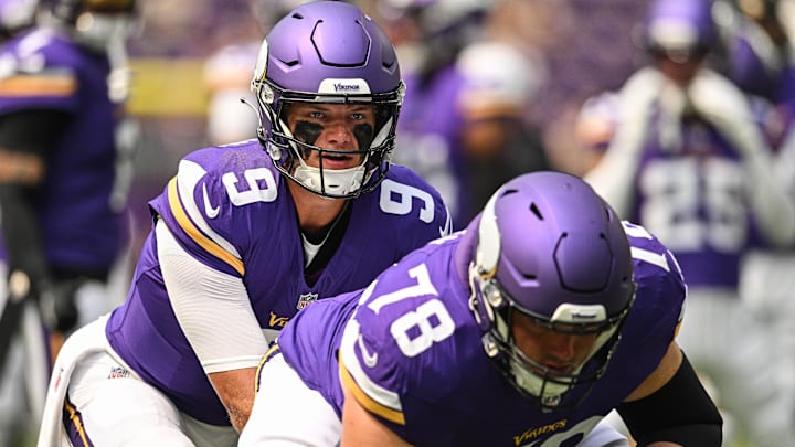 Aug 9, 2025; Minneapolis, Minnesota, USA; Minnesota Vikings quarterback J.J. McCarthy (9) and center Ryan Kelly (78) warm up before the game against the Houston Texans at U.S. Bank Stadium. Mandatory Credit: Jeffrey Becker-Imagn Images Aug 9, 2025; Minneapolis, Minnesota, USA; Minnesota Vikings quarterback J.J. McCarthy (9) and center Ryan Kelly (78) warm up before the game against the Houston Texans at U.S. Bank Stadium. Mandatory Credit: Jeffrey Becker-Imagn Images