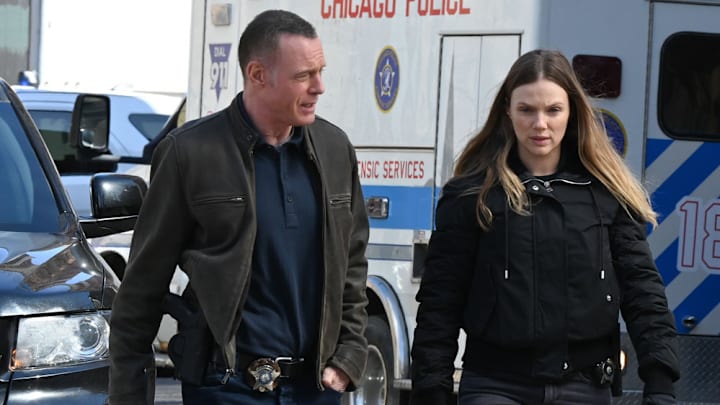 CHICAGO P.D. -- "Water Line" Episode 11011 -- Pictured: (l-r) Jason Beghe as Hank Voight, Tracy Spiridakos as Hailey Upton -- (Photo by: Lori Allen/NBC)