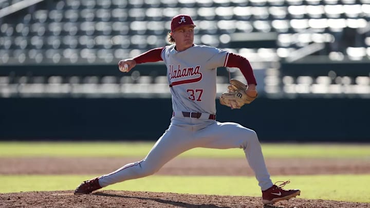 Alabama Baseball Player Kaden Humphrey (37) pitches the ball during Fall World Series at Sewell-Thomas Stadium in Tuscaloosa, AL on Friday, Oct 31, 2025.