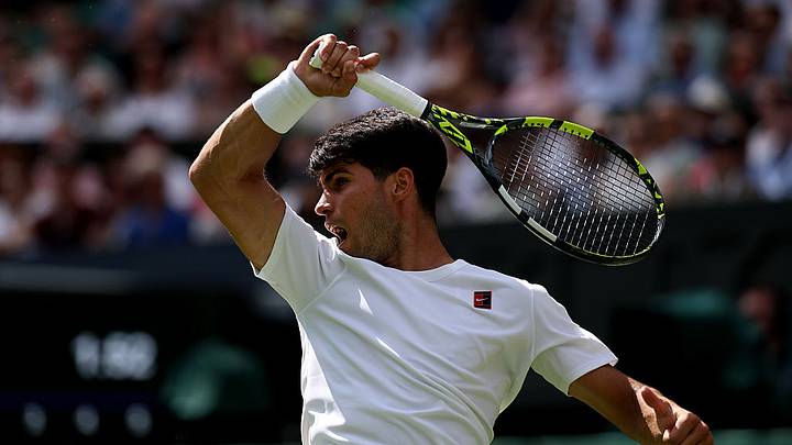 Carlos Alcaraz se tuvo que emplear a fondo para derrotar al italiano Fabio Fognini. Carlos Alcaraz se tuvo que emplear a fondo para derrotar al italiano Fabio Fognini.