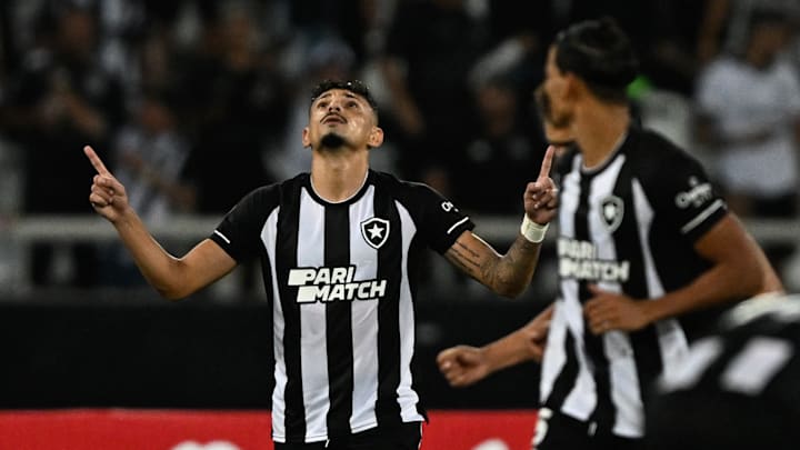 Tiquinho Soares pode garantir a vitória do Botafogo contra o Guaraní Tiquinho Soares pode garantir a vitória do Botafogo contra o Guaraní