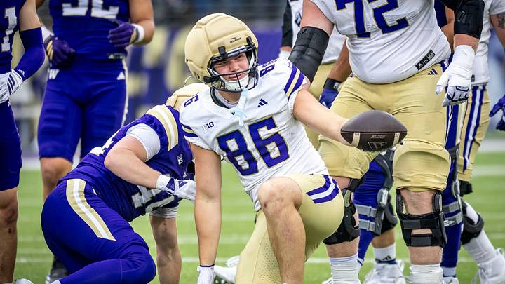 Decker DeGraaf shows off his Spring Game catch. Decker DeGraaf shows off his Spring Game catch.