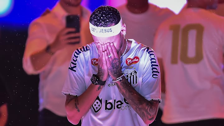 O Menino da Vila está de volta! Neymar retornou ao Santos, clube que o revelou. 