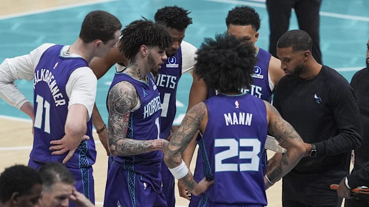 Charlotte Hornets head coach Charles Lee huddles his team during an official review 