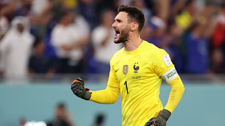 Hugo Lloris se prépare à une séance de tirs au but contre la Pologne