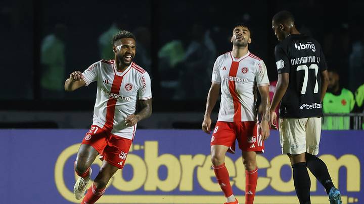 Wesley foi o grande personagem da partida em São Januário