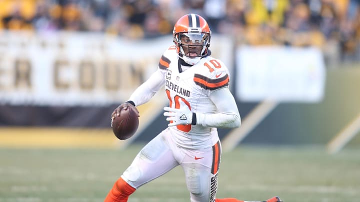 Jan 1, 2017; Pittsburgh, PA, USA;  Cleveland Browns quarterback Robert Griffin III (10) scrambles against the Pittsburgh Steelers in overtime at Heinz Field. The Steelers won 27-24 in overtime. Mandatory Credit: Charles LeClaire-Imagn Images