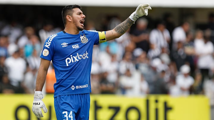 O Santos briga pela liderança do Grupo E da Sul-Americana.