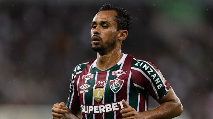 Lima deve iniciar entre os titulares na vaga de Ganso