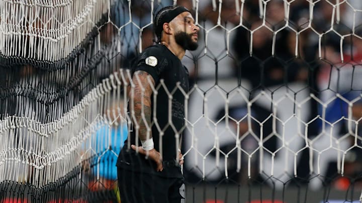 Depay volta após cumprir suspensão