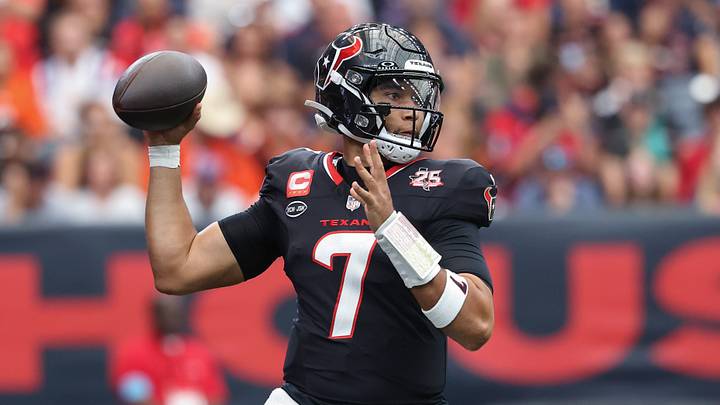Houston Texans quarterback C.J. Stroud (7) attempts a pass during the game against the Cincinnati Bengals at Reliant Stadium. Houston Texans quarterback C.J. Stroud (7) attempts a pass during the game against the Cincinnati Bengals at Reliant Stadium.