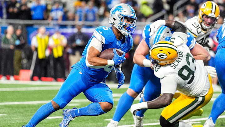 Detroit Lions running back David Montgomery (5) runs for a touchdown against Green Bay Packers during the first half at Ford Field in Detroit on Thursday, Dec. 5, 2024.