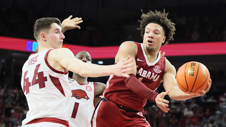 Feb 8, 2025; Fayetteville, Arkansas, USA; Alabama Crimson Tide guard Mark Sears (1) passes in the second half as Arkansas Razorbacks forward Zvonimir Ivisic (44) defends at Bud Walton Arena. Alabama won 85-81. Mandatory Credit: Nelson Chenault-Imagn Images Feb 8, 2025; Fayetteville, Arkansas, USA; Alabama Crimson Tide guard Mark Sears (1) passes in the second half as Arkansas Razorbacks forward Zvonimir Ivisic (44) defends at Bud Walton Arena. Alabama won 85-81. Mandatory Credit: Nelson Chenault-Imagn Images