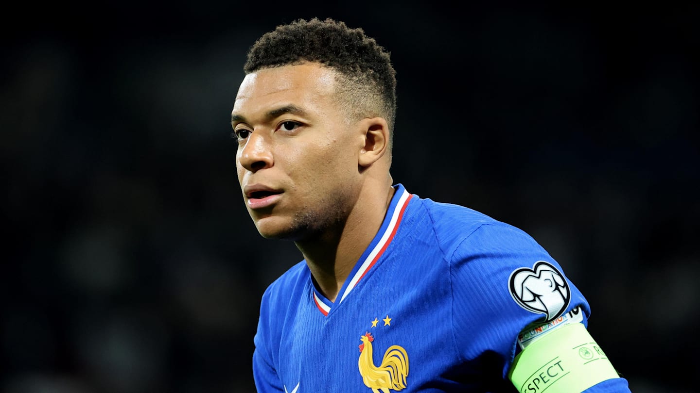 PHOTOS : Les nouvelles images du maillot vert de l'équipe de France pour la Coupe du monde 2026