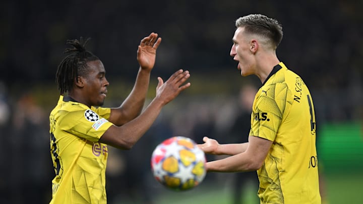 Jamie Gittens und Nico Schlotterbeck vom BVB