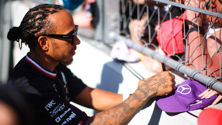 Lewis Hamilton tiene muchos tatuajes en su cuerpo