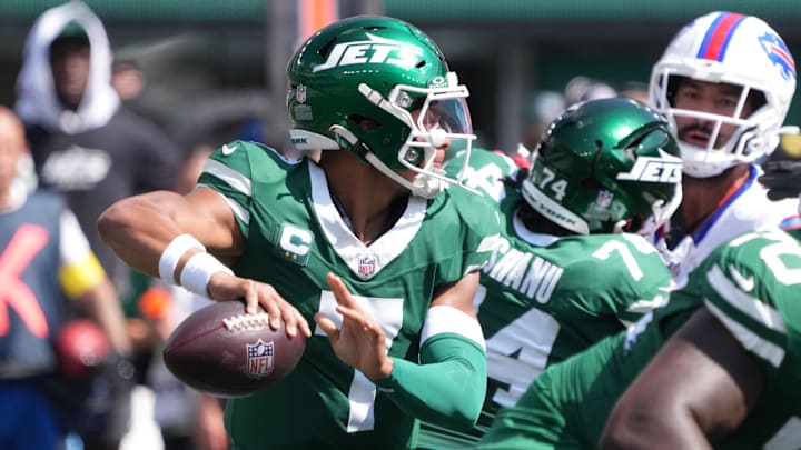 Sep 14, 2025; East Rutherford, New Jersey, USA; New York Jets quarterback Justin Fields (7) drops back to pass against the Buffalo Bills during the first half at MetLife Stadium. Mandatory Credit: Robert Deutsch-Imagn Images