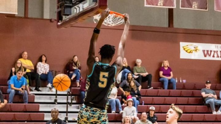 Big dunk for 4-Star 2027 Florida SF Henry Robinson Jr.