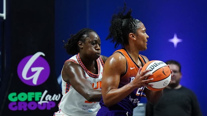 Sep 6, 2025; Uncasville, Connecticut, USA; Phoenix Mercury forward Alyssa Thomas (25) moves the ball against Connecticut Sun center Tina Charles (31) and forward Haley Peters (7) in the first half at Mohegan Sun Arena. Mandatory Credit: David Butler II-Imagn Images Sep 6, 2025; Uncasville, Connecticut, USA; Phoenix Mercury forward Alyssa Thomas (25) moves the ball against Connecticut Sun center Tina Charles (31) and forward Haley Peters (7) in the first half at Mohegan Sun Arena. Mandatory Credit: David Butler II-Imagn Images