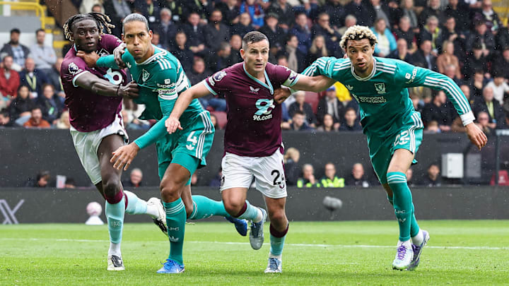 Liverpool x Burnley duelam pela Premier League 2025/26