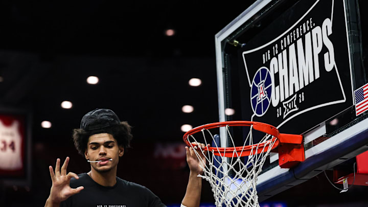 Arizona Wildcats forward Koa Peat (10) 