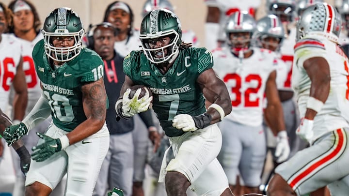 Michigan State Spartans linebacker Jordan Turner (7) recovers the fumble during the second quarter the NCAA football game against Ohio State University at Spartan Stadium in East Lansing, Saturday, Sept. 28, 2024.