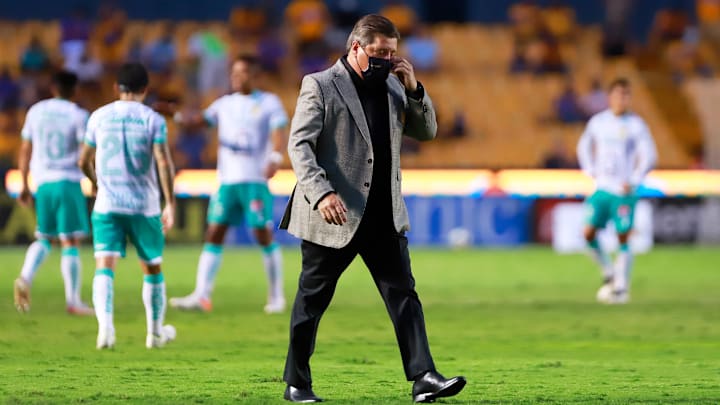 El entrenador Miguel 'Piojo' Herrera en un partido ante León.