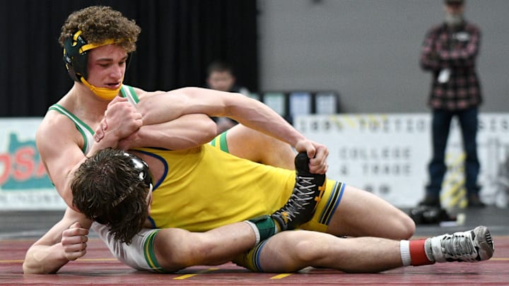 West Linn wrestler Oscar Doces won a third Three Rivers League district championship to set up a third state title run.
