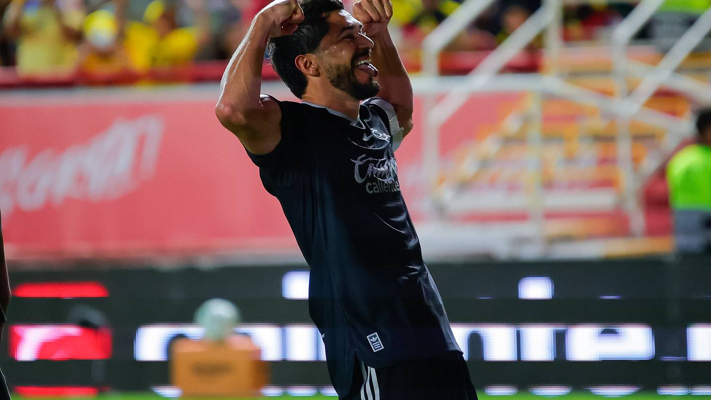 Hat-trick de Henry Martín en victoria del América 4-2 sobre Necaxa