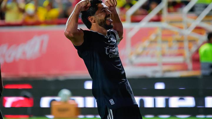 Las Águilas superaron a los Rayos en el Estadio Victoria de Aguascalientes, donde la figura de la noche fue el delantero Henry Martín, quien marcó hat-trick a los 39, 45 y 75 minutos. Las Águilas superaron a los Rayos en el Estadio Victoria de Aguascalientes, donde la figura de la noche fue el delantero Henry Martín, quien marcó hat-trick a los 39, 45 y 75 minutos.
