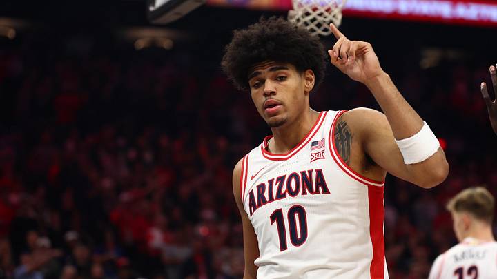 Dec 20, 2025; Phoenix, Arizona, USA; Arizona Wildcats forward Koa Peat (10) against the San Diego State Aztecs during the Hall of Fame Series at Mortgage Matchup Center.