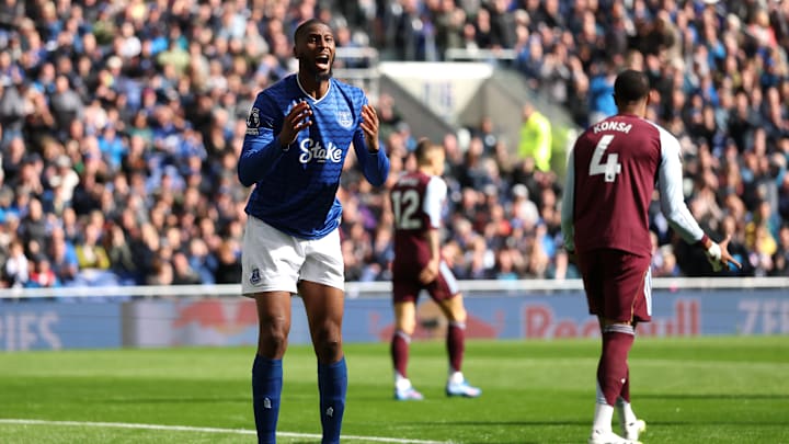 Everton v Aston Villa - Premier League