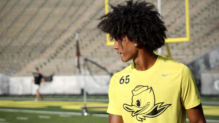 Some receivers work to get open. At 6-5, 205 with elite contested catch skills, Chris Henry Jr. is open whether he's covered or not. Down to two schools, he averaged 21.7 yards a catch for Mater Dei this season. Some receivers work to get open. At 6-5, 205 with elite contested catch skills, Chris Henry Jr. is open whether he's covered or not. Down to two schools, he averaged 21.7 yards a catch for Mater Dei this season.