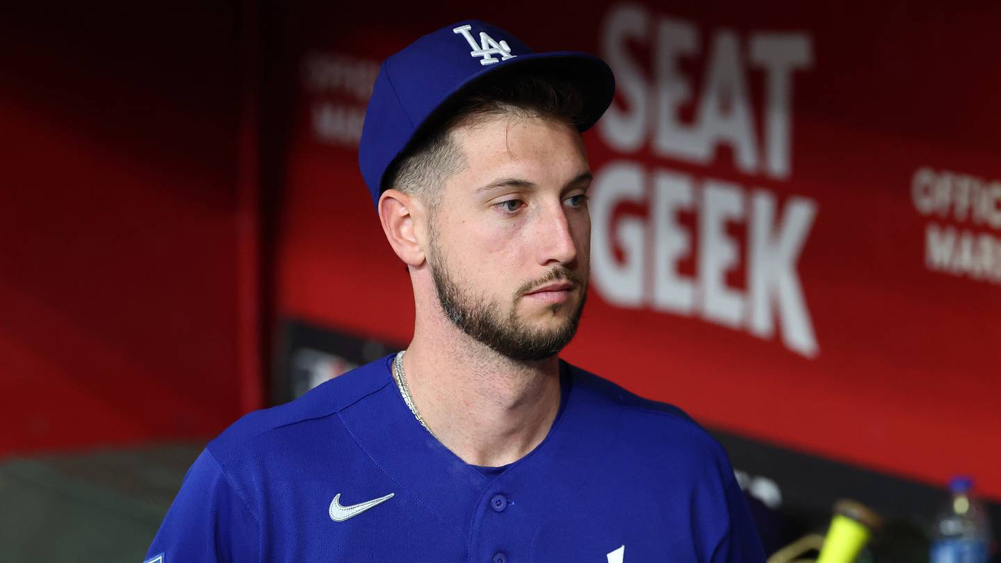Kyle Tucker in panchina durante un match dei Dodgers, manager Roberts spiega la decisione
