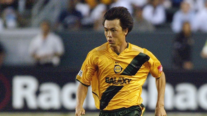 Hong Myung Bo advances the ball 