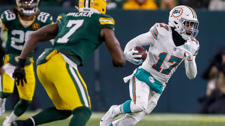 Miami Dolphins wide receiver Jaylen Waddle (17) runs the ball after making a reception against the Green Bay Packers on Thursday, November 28, 2024, at Lambeau Field. Miami Dolphins wide receiver Jaylen Waddle (17) runs the ball after making a reception against the Green Bay Packers on Thursday, November 28, 2024, at Lambeau Field.